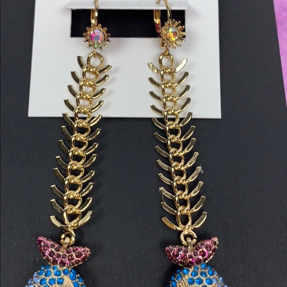 Betsey Johnson CATCH of the day earrings - Picture 5 of 6